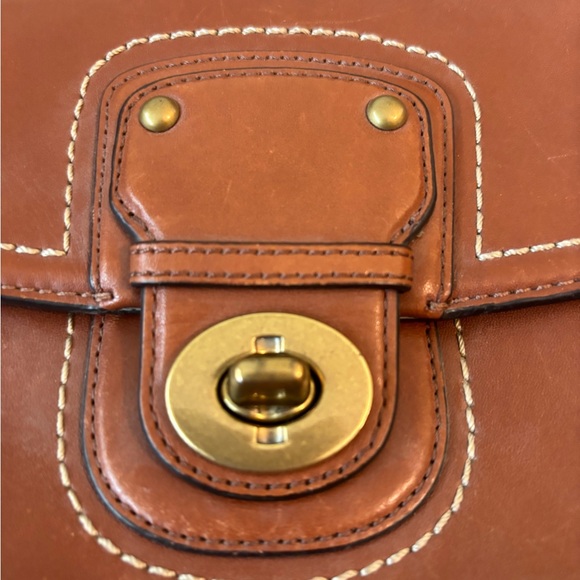 Coach Brown Leather Shoulder Bag with Structured Design - Picture 4 of 9